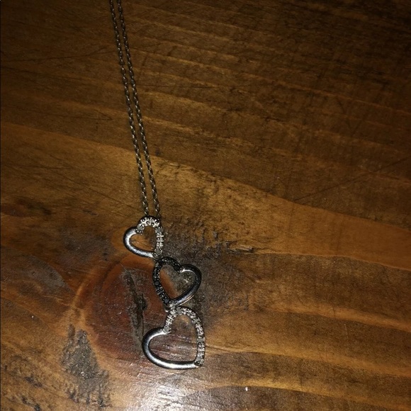 Black and white diamond heart necklace - Picture 5 of 7